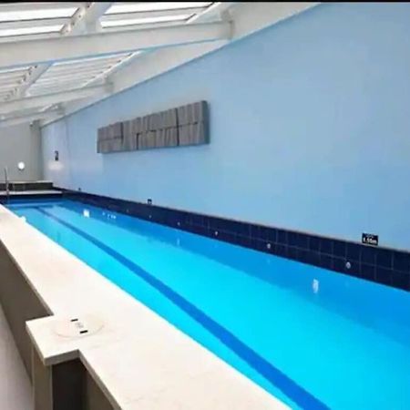 Lovely Bright Apartment With Balcony Pool And Gym Auckland Luaran gambar