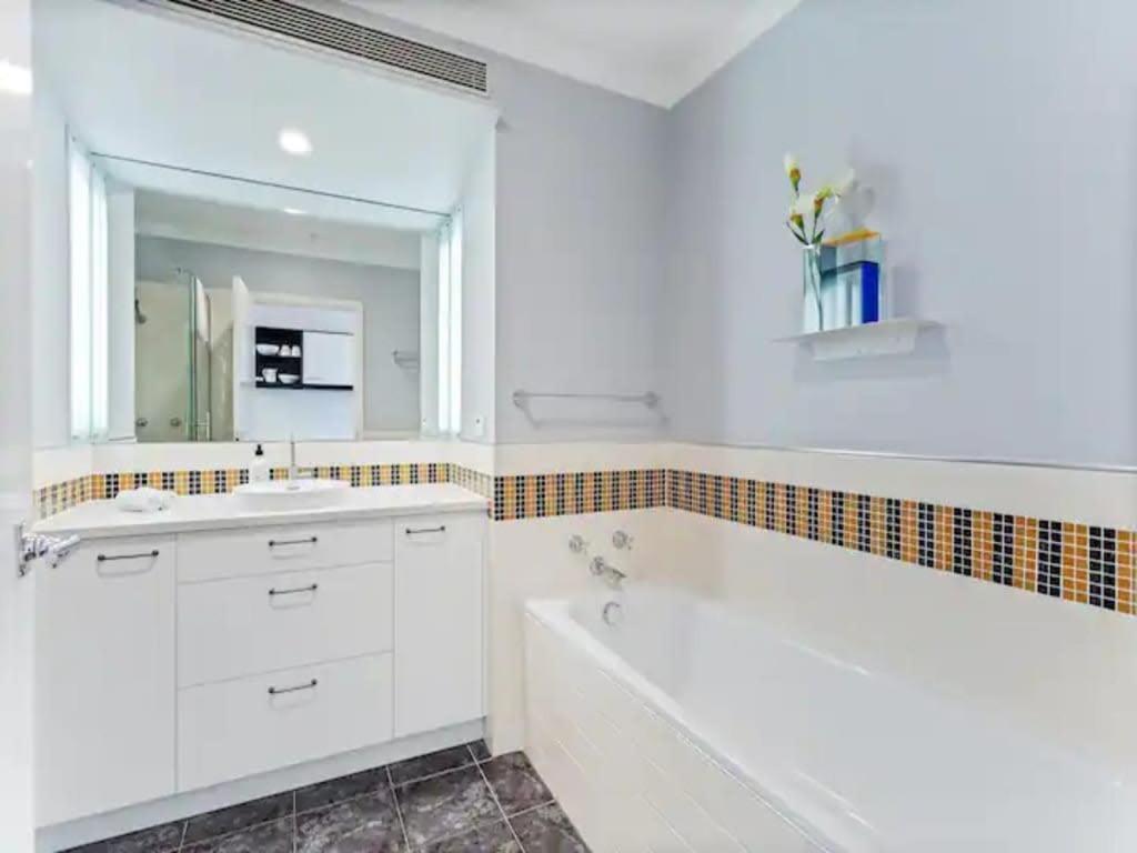 Lovely Bright Apartment With Balcony Pool And Gym Auckland Luaran gambar