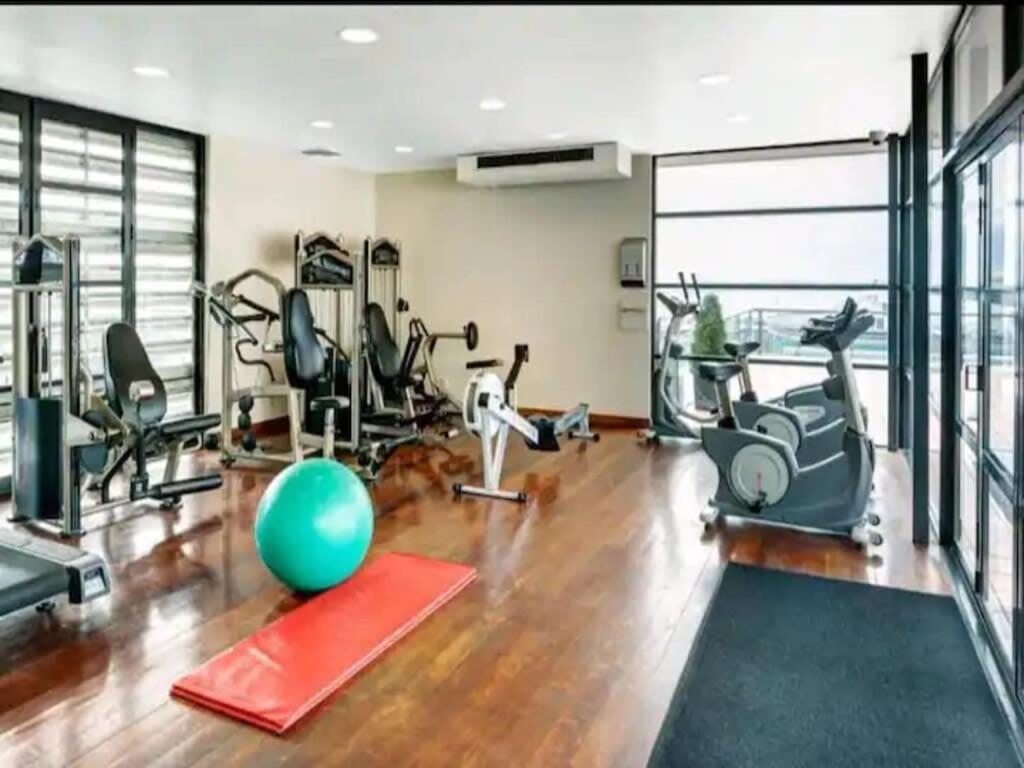Lovely Bright Apartment With Balcony Pool And Gym Auckland Luaran gambar