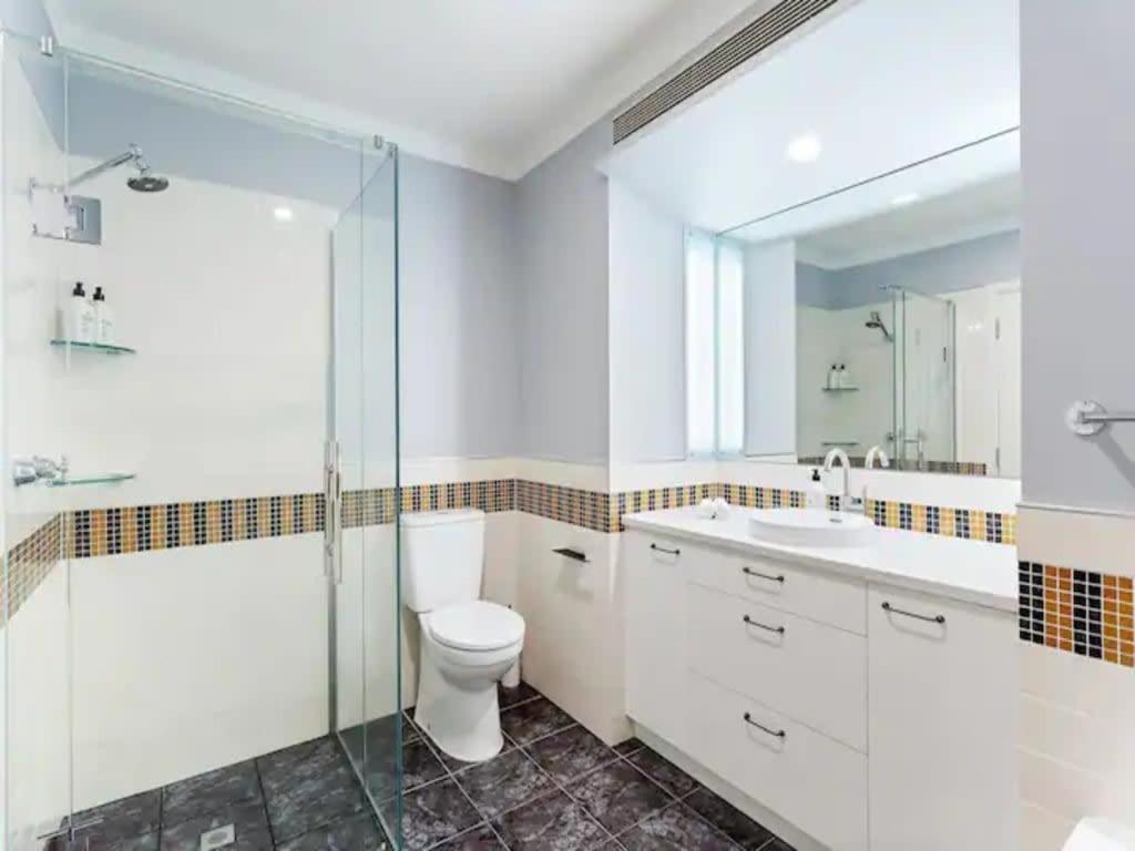 Lovely Bright Apartment With Balcony Pool And Gym Auckland Luaran gambar