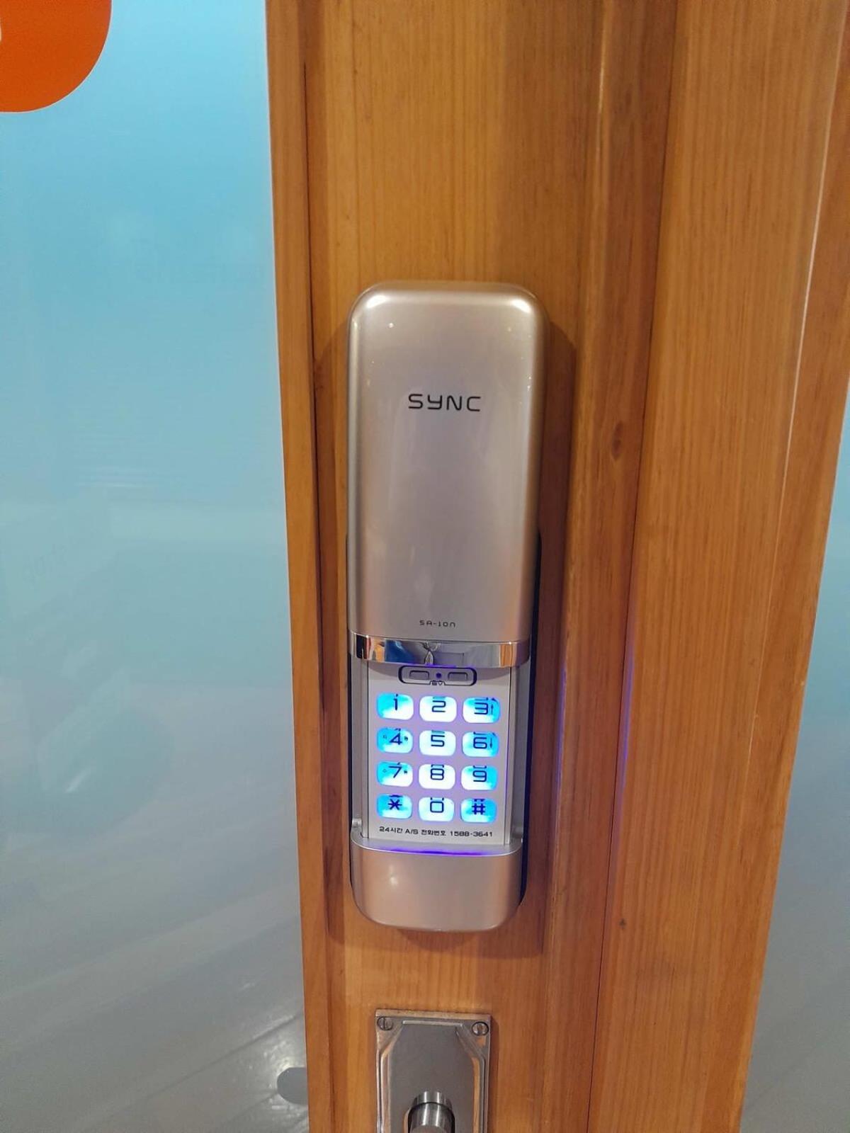 Lovely Bright Apartment With Balcony Pool And Gym Auckland Luaran gambar